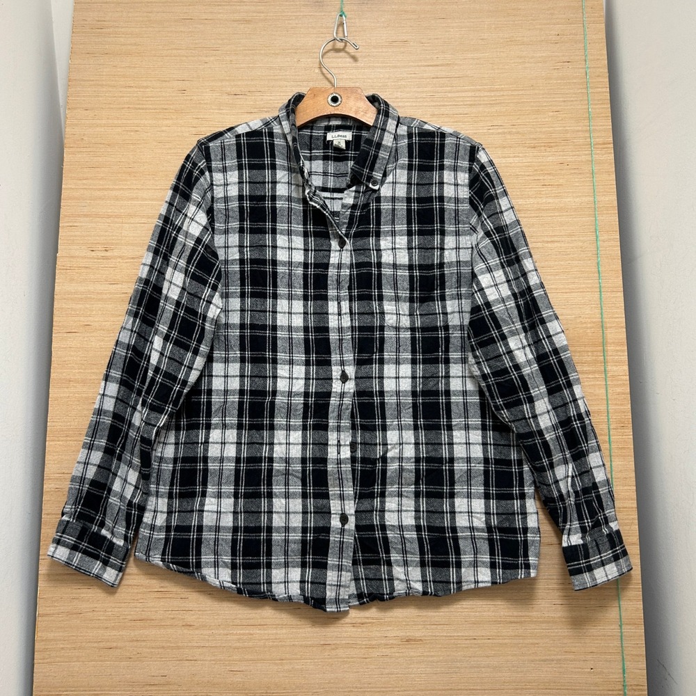 LL Bean Womens Medium Black White Plaid Flannel Button Down Shirt Long Sleeve